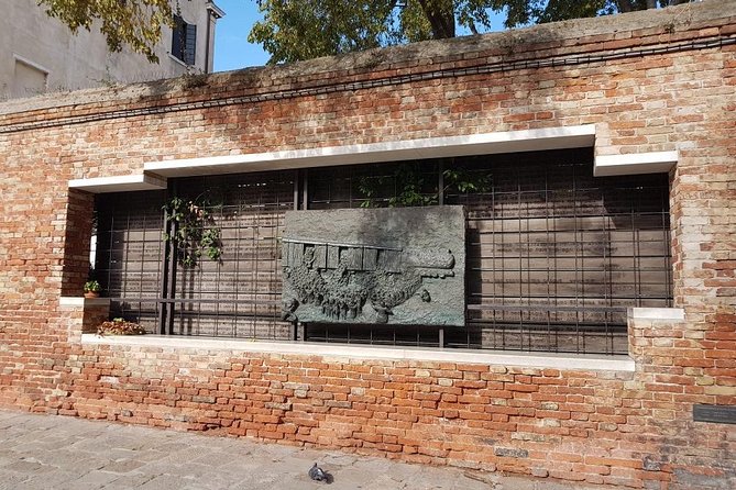 Friendinvenice Cannaregio &Jewish Heritage- private tour - Stop 2: Ghetto Ebraico, 1516 regulations and how faith persisted