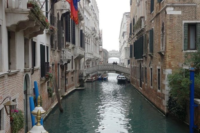 Friendinvenice Early Morning Venice Private Tour - How Nadia and Davide turn walking into stories about local life