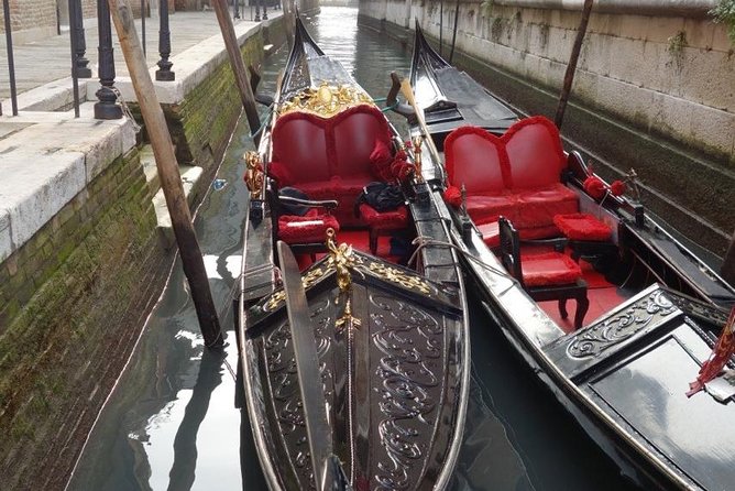 FriendInVenice: Experience the True Venice with a Private Tour - Markets, fish market moments, and bacaro etiquette that saves you time
