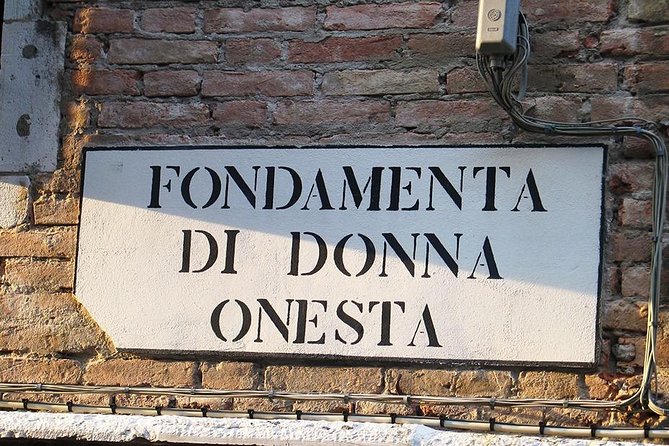 Friendinvenice Let's discover Venice & the history of its courtesans PT - Santa Croce and Ponte Della Donna Onesta: The Start of the Story