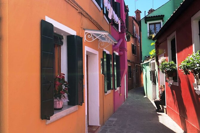 Full-day excursion to Murano, Burano and Torcello from Venice Train Station - Murano glass furnace time: the craft moment plus a reality check