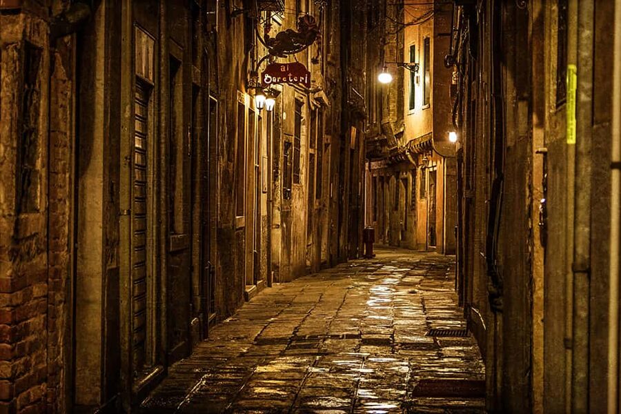 Ghosts of Venice: Castello, Malibran Theater, Cannaregio - Fondamenta Nuova and the San Michele cemetery island legend