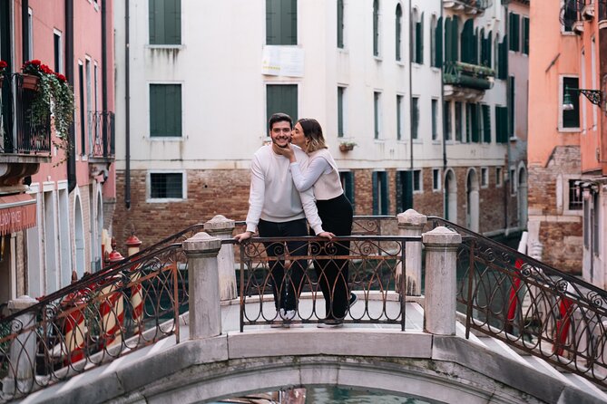 Glam photoshoot in hidden Venice! (up to 4) - Stop 2: Bridge of Sighs background through a quieter alley route