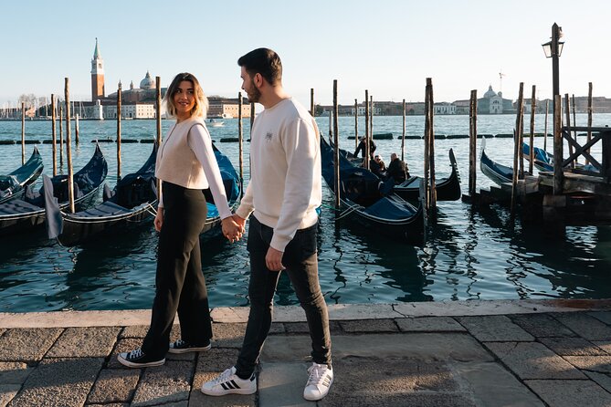 Glam photoshoot in hidden Venice! (up to 4) - Stop 4: Ponte di Rialto portrait time