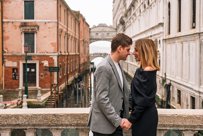 Glam photoshoot in hidden Venice! (up to 4) - What you get: 40 edited photos that should hold up as gifts