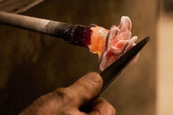 Glass Blowing Demonstration : pickup by wood boat Taxi + local guide - Key points to know before you go