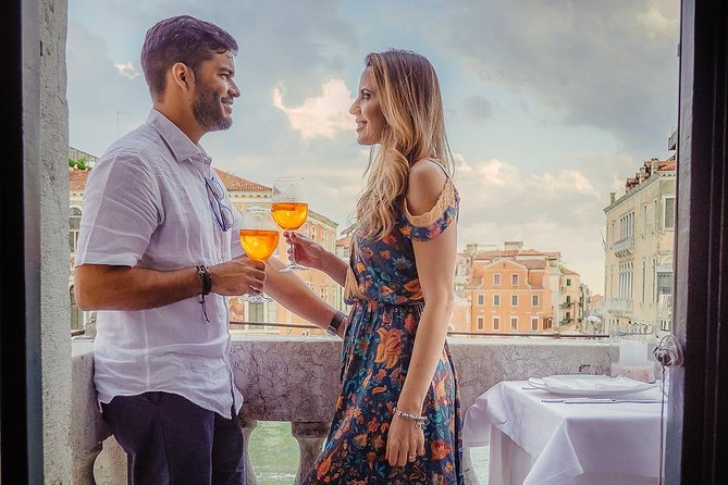 Gondola Ride and Aperitif in a Venetian Palace - How the private gondola ride sets the tone on Venice canals