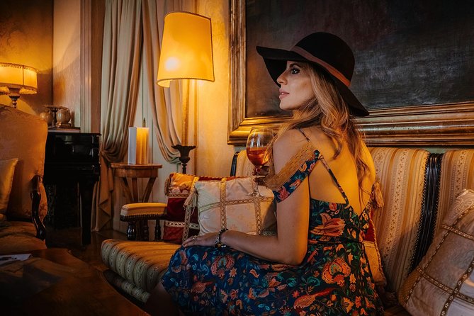 Gondola Ride and Aperitif in a Venetian Palace - Who should book this gondola and palace aperitivo