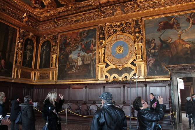Gondola Ride & Doge's Palace Guided Tour in Venice - Timing Matters: Gondola Before or After Doge’s Palace