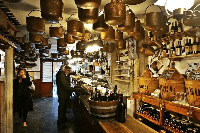 Guided Small Group Kickstart Food Tour of Venice - Chasing the Rialto market, and what happens before noon