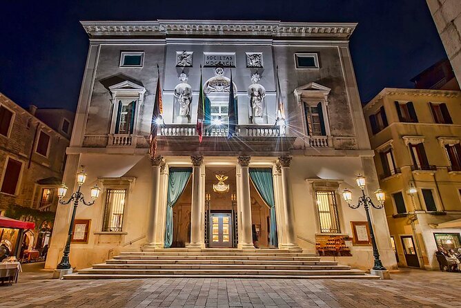 Guided Tour in La Fenice Theater - The meeting point at Campo S. Fantin: go early, not late