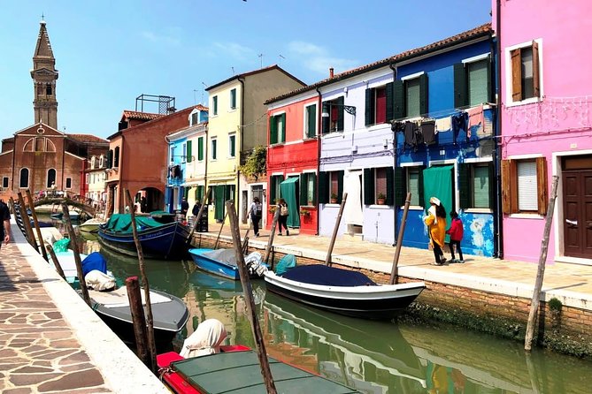 Half-Day Motorboat Cruise to Venice Lagoon Islands Murano and Burano - Group size, multilingual narration, and the noise factor
