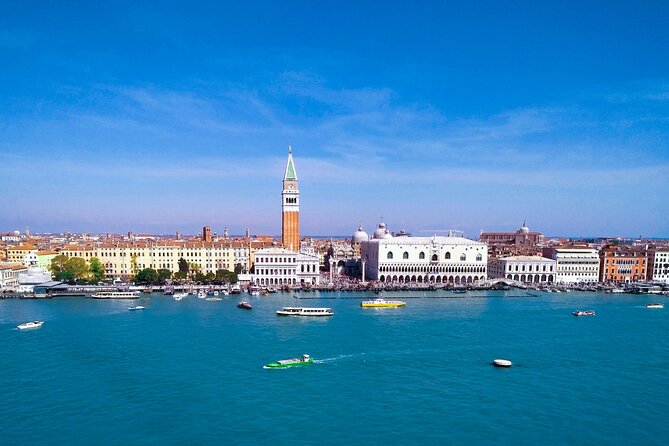 Iconic Elegance: Professional Photoshoot at St. Mark's Square - What It Means That It Runs in One Stop