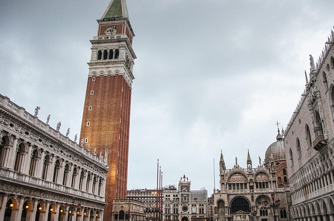 Iconic Elegance: Professional Photoshoot at St. Mark's Square - Pair It With a Gondola Ride (If You Want the Full Set)