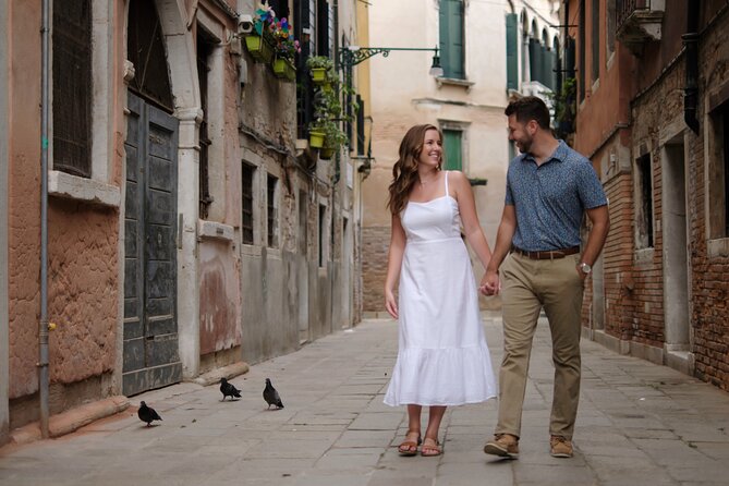 Iconic Photos and Adventure in Venice - The meeting point at Rialto: fast start, easy orientation