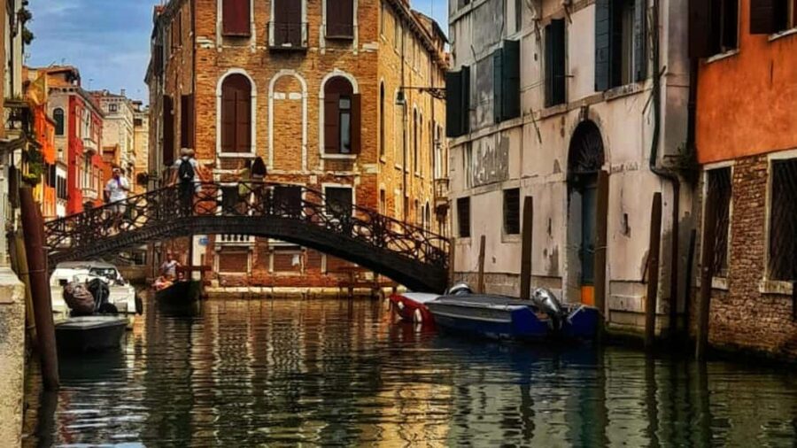 Il meglio di Venezia in un tour dei punti più e meno noti - Ending at Ponte degli Scalzi: A Calmer Finish Line