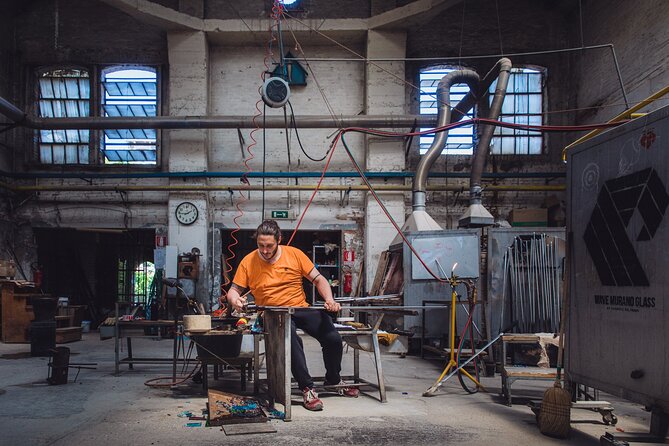 In-depth Guided Tour in a Real Murano Glass Factory - What you do during the Wave Murano Glass experience (the real flow)
