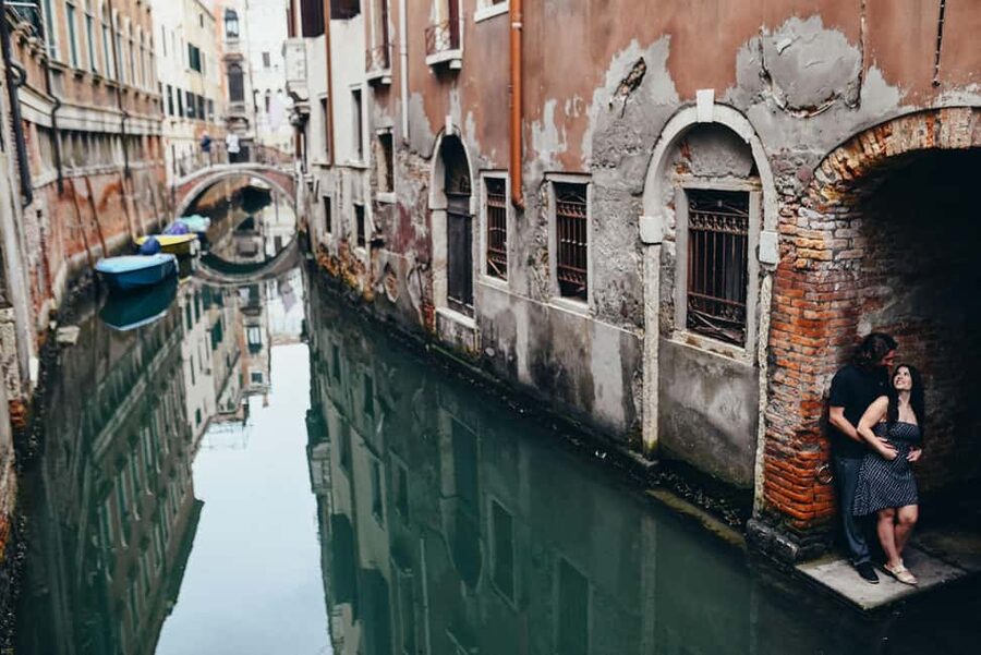 LAND & GONDOLA PHOTOSHOOTING - Who Should Book This Private Venice Photoshoot