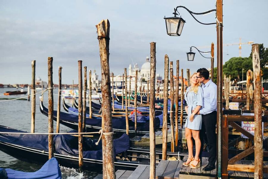 LAND & GONDOLA PHOTOSHOOTING - Teatro La Fenice: Turning Elegance Into Real Photo Variety