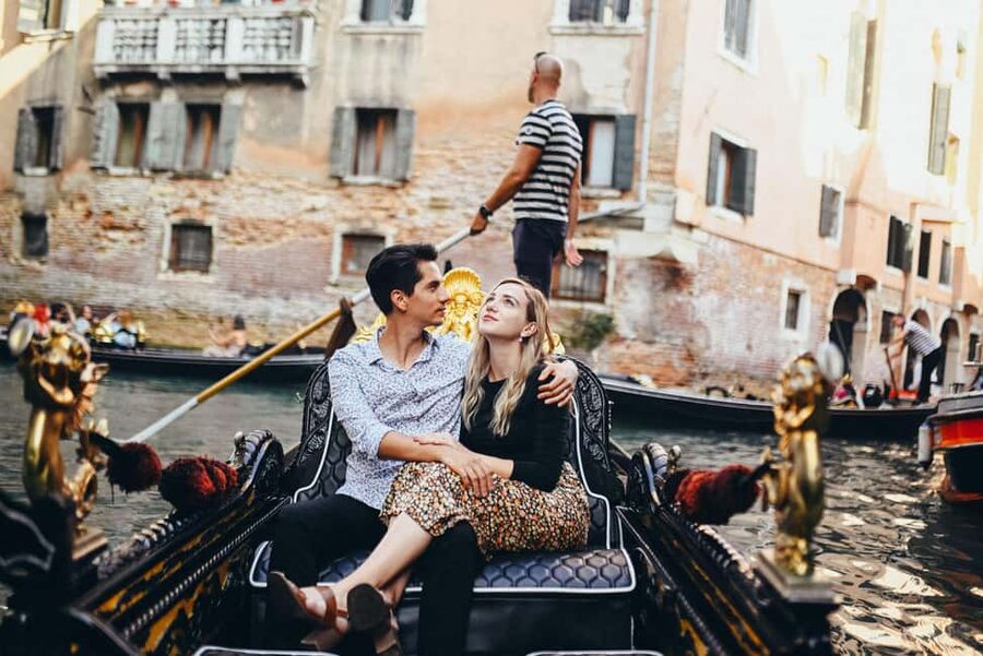 LAND & GONDOLA PHOTOSHOOTING - Rialto in the Best Light: Bridges, Canals, and That Easy Venice Glow