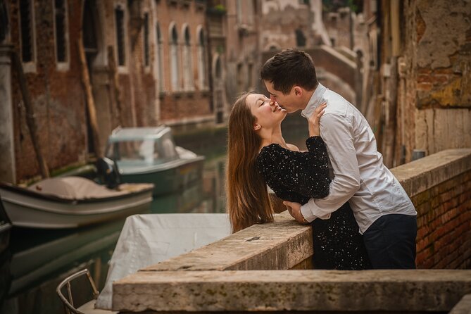 Luxurious Photoshoot in Venice - 45 edited photos and the no-editing payoff