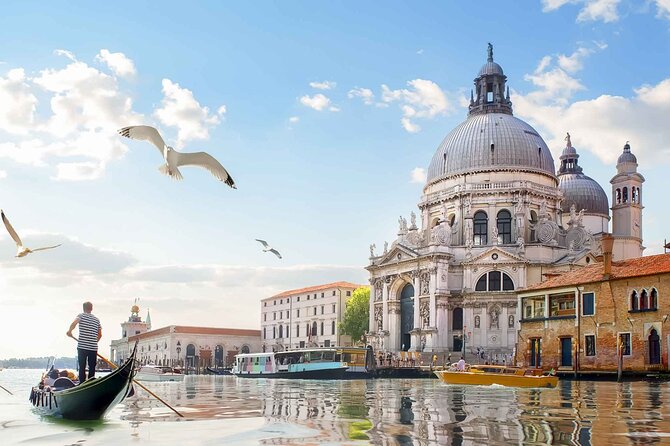 Magical Gondola Journey: Explore Venice's Grand Canal in Style! - Gondolier reality check: conversation varies, quality matters