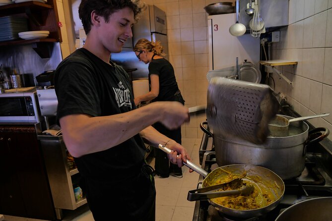 Make Pasta Carbonara from Scratch in a Jazz Club in Venice - Small-group advantage: why max 6 matters for learning