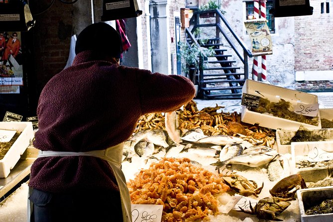 Market Tour and Dining at a Local's Home in Venice - The Cesarina market tour: shopping like a local, not like a tourist