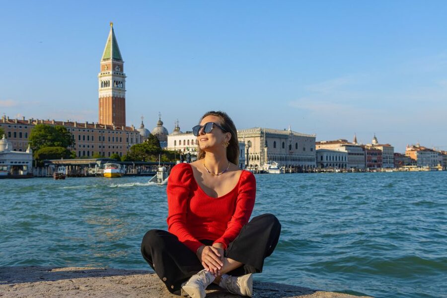 Masked Magic: A Venice Carnaval Photoshoot Experience - Key highlights at a glance