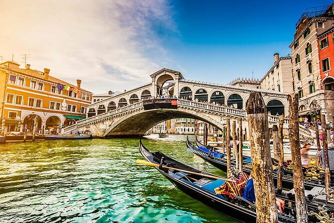 Morning City Walking and Gondola Ride Tour in Venice - La Fenice story and Ponte de le Ostreghe: small facts that stick