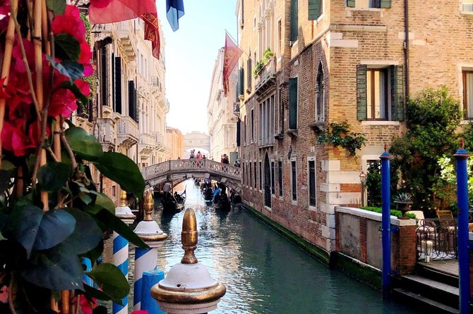 Morning Walking Tour of Venice with Gondola Ride - La Fenice and the Teatro world in Campo San Fantin