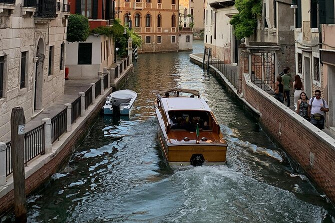 Murano : Boat Tour, Glassworks and Blow moulding Demonstration - The Murano island portion, how to make limited time work