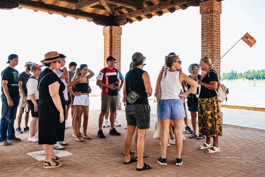 Murano & Burano Guided Tour by Private Boat with Glassmaking - Your Murano Time: Guided Visit Plus Free Wandering (Don’t Underestimate It)