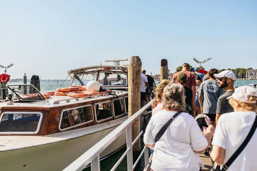 Murano & Burano Guided Tour by Private Boat with Glassmaking - What to Buy (and What to Skip) When Everything Is Beautiful