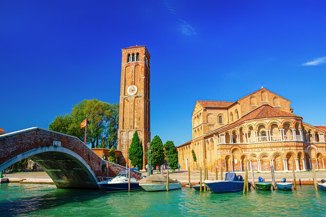Murano & Burano Islands Guided Small-Group Tour by Private Boat - Stop 2: Burano lace-making and the colorful-house streets you came for