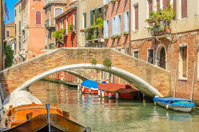 Murano & Burano Islands Guided Small-Group Tour by Private Boat - Duration and pacing: why 5 hours works for first-timers