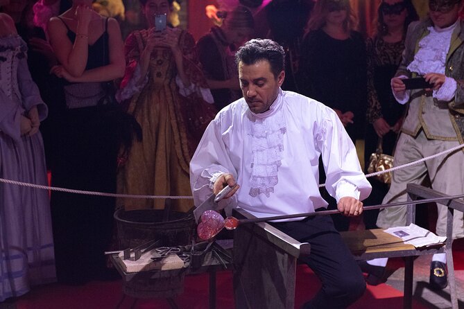 Murano Glass Blowing Demonstration - The Glass Cathedral - The Commentary Question: Audio Support vs. Live Explanation