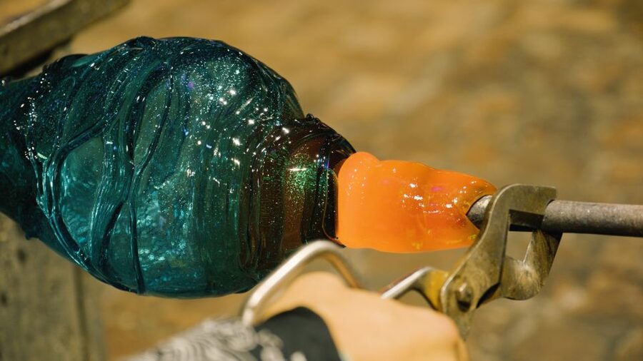 Murano: Glass Blowing Demonstration with Optional Drinks - Languages, families, and the small details that make it work
