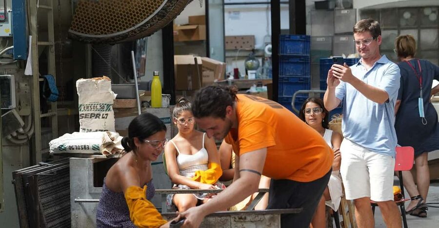 Murano: In Depth Glass Factory Guided Tour - Key moments to look for