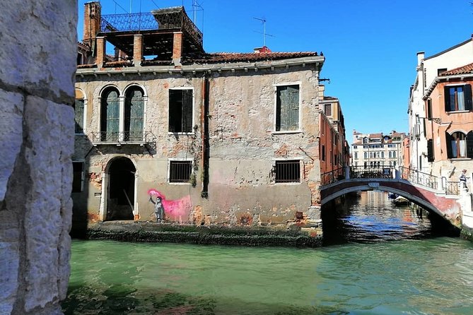 Off the Beaten Path Walk in Venice - Starting at Campiello dei Squelini, where Venice looks lived-in