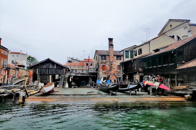 Off the Beaten Path Walk in Venice - Squero San Trovaso and Punta della Dogana at the Dorsoduro tip