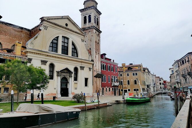 Off the Beaten Path Walk in Venice - Ca’ Foscari and Venice Gothic details you can actually see