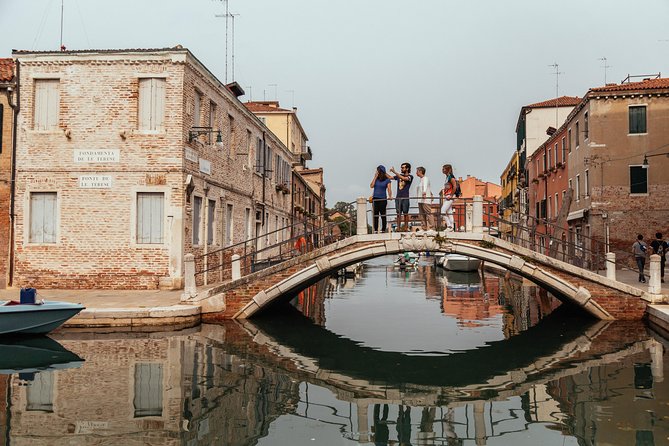 Off the Beaten Track in Venice: Private City Tour - The 2.5-hour structure, with room for a host’s route