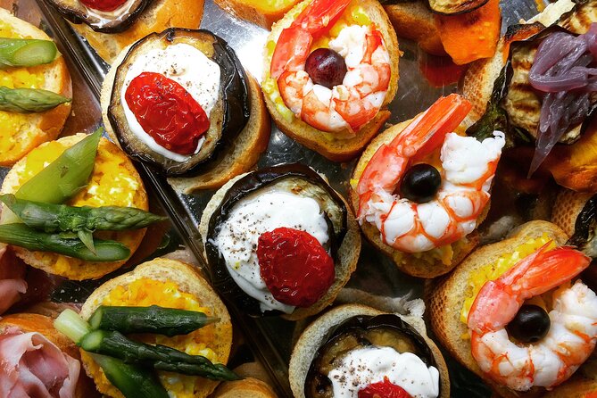Old Taverns and Rialto Market Food Adventure (come hungry!) - Campo dei Frari: a quick stop for local specialities