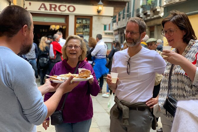 Old Taverns and Rialto Market Food Adventure (come hungry!) - Prosecco and wine: how the drinks fit into a walking food tour