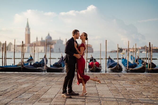 Photography Experience for Couples in Venice - Key things that make this Venice photo walk worth it