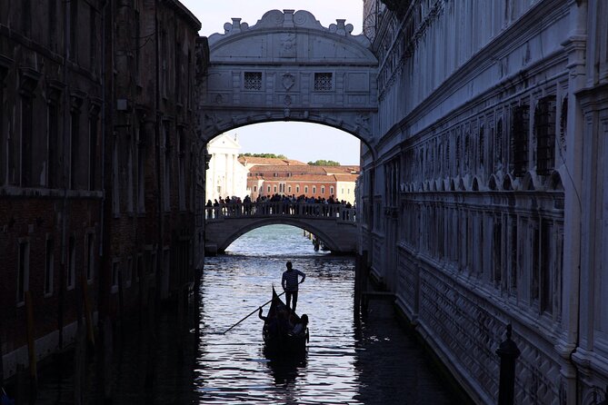 Photography workshop in the magical Venice (3h) - Rialto to Piazza San Marco: Turning Architecture into Clean, Strong Frames