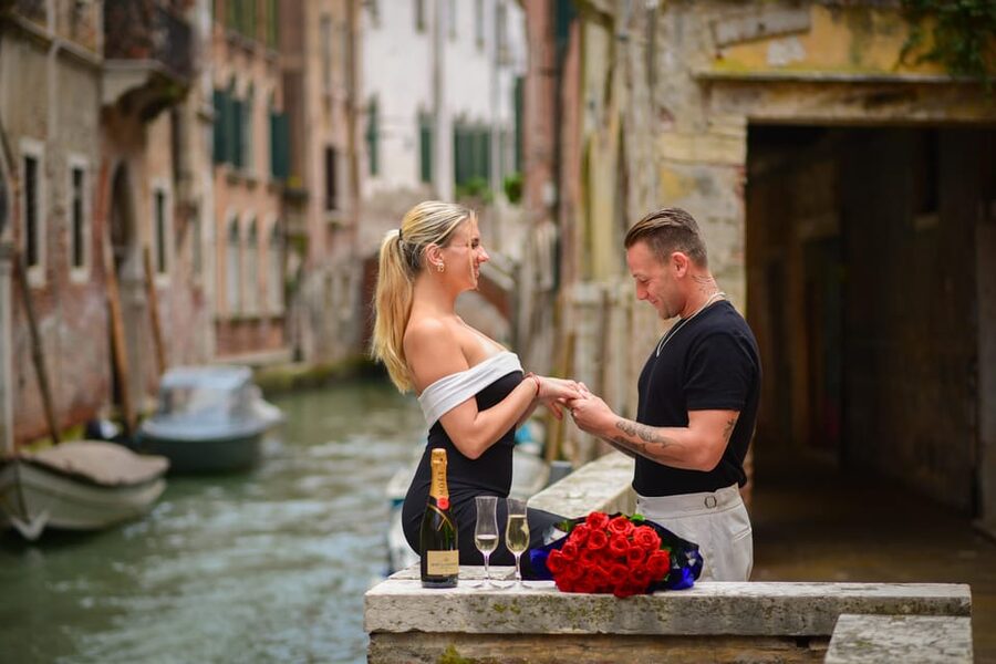 Photoshoot in Venice: Your Story, Our Lens - Book Now! - Meeting at Rialto Bridge, then moving fast with purpose