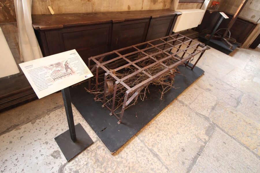Prisons' Palace: Maleficia, Inquistion torture tools - How you actually do the visit: meeting point and the audio guide pace