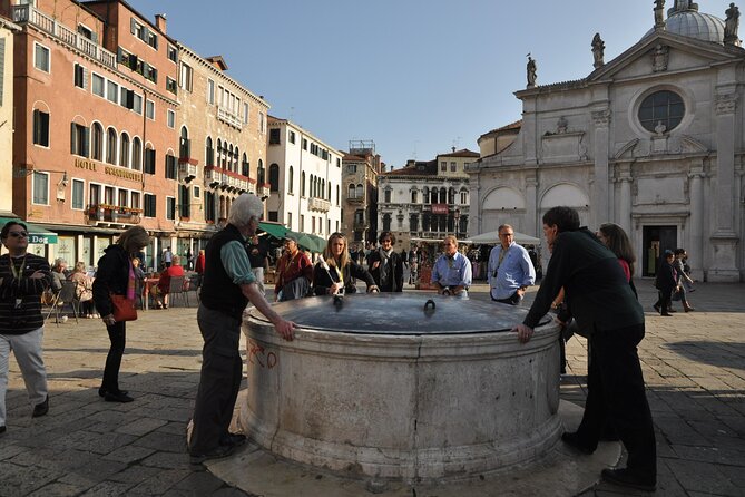 Private 3 hrs Venice Tour: St Mark's, Walking tour & Boat tour - Campo Santa Maria Formosa to the Canal Break: Use the Reset Time Well